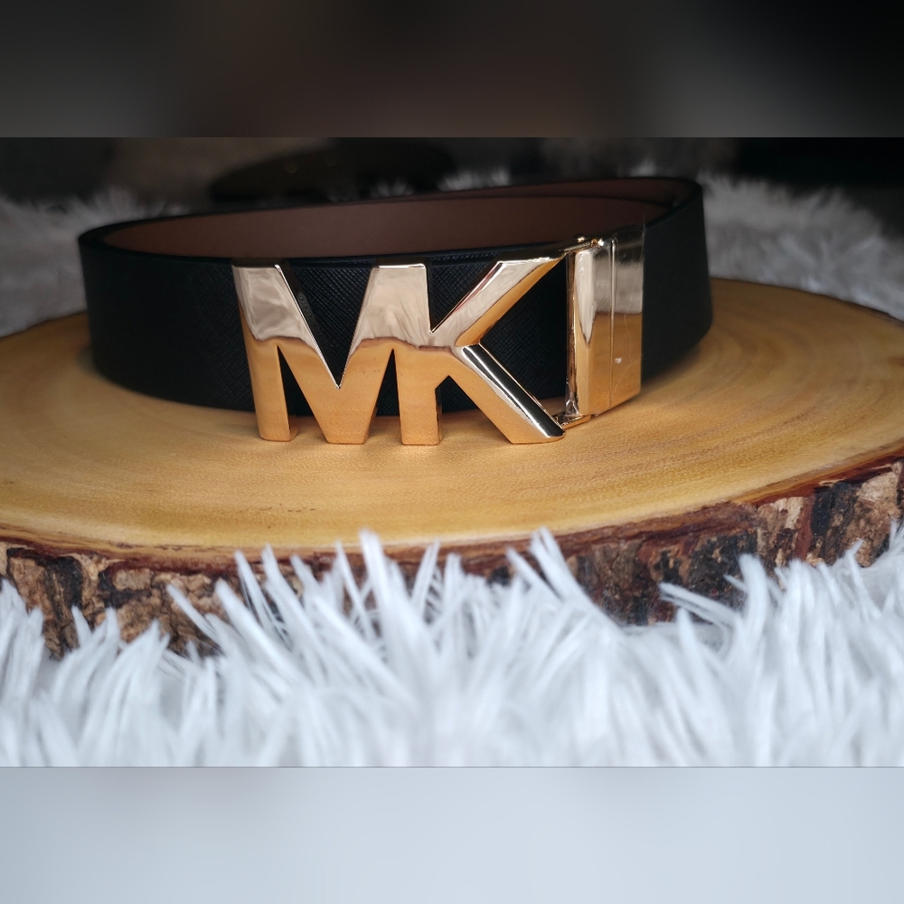 Michael Kors Logo Buckle Reversible Leather Belt Medium